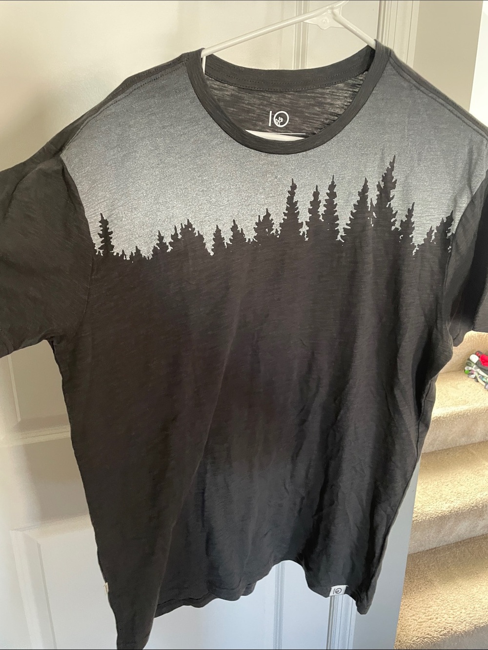 tentree Men’s Black and Gray Forest Gradient Graphic Tee Large
